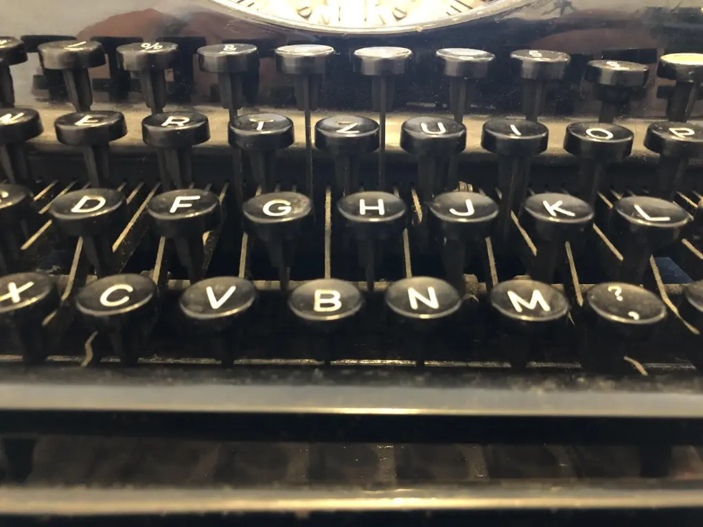 Typewriter Key Mechanism Closer Look