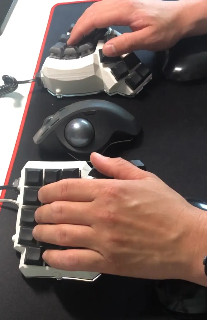 Dactyl with Wrist Rests