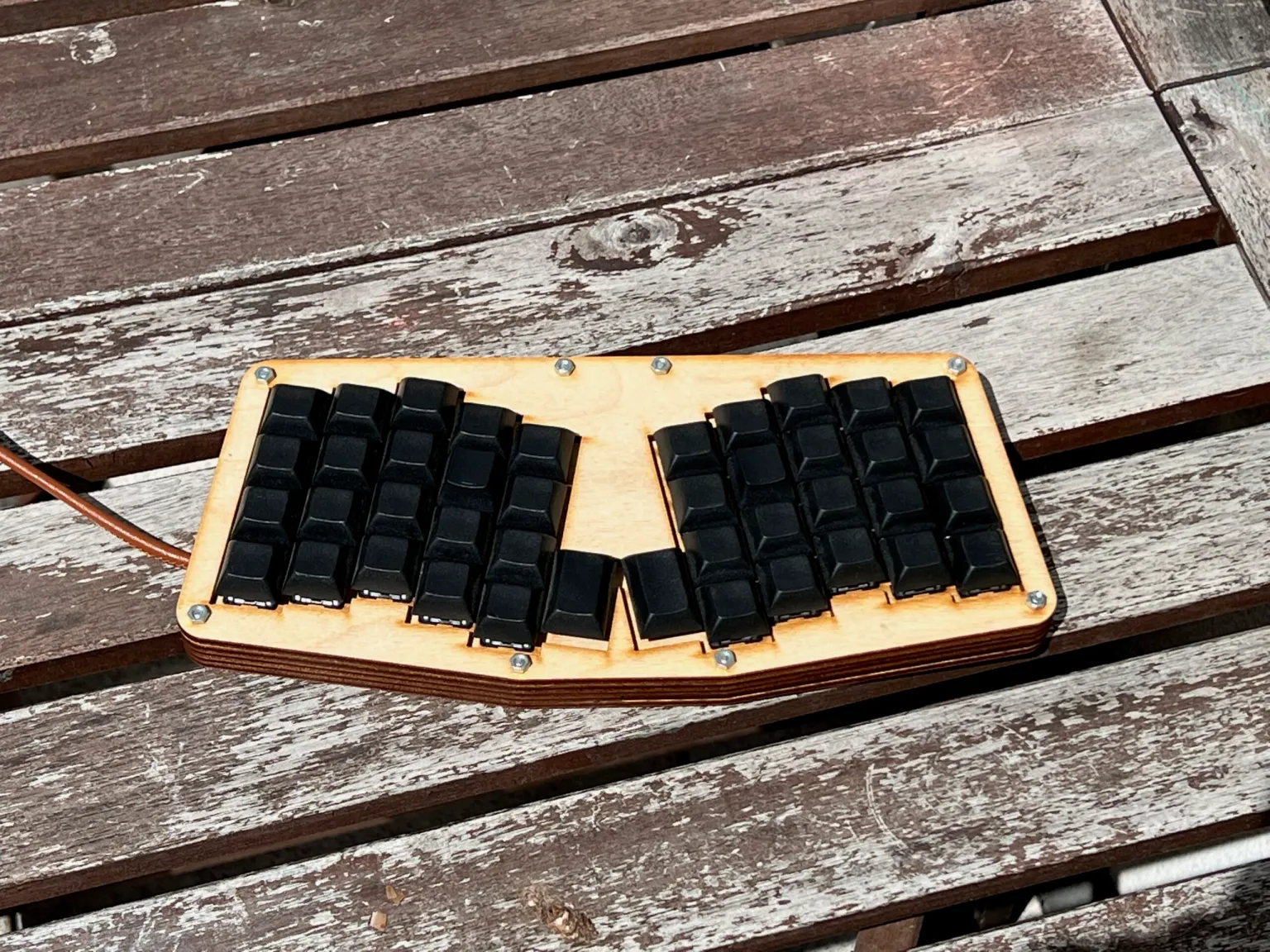 Column staggered keyboard layout showing natural finger alignment and ergonomic key positioning for reduced strain