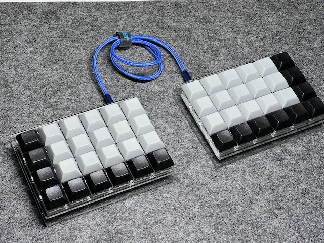 Let’s Split keyboard with minimal acrylic case, beginner‑friendly ergonomic keyboard