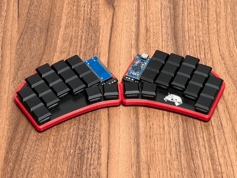 Ferris Sweep split keyboard after build: compact 34-key low-profile ergonomic keyboard