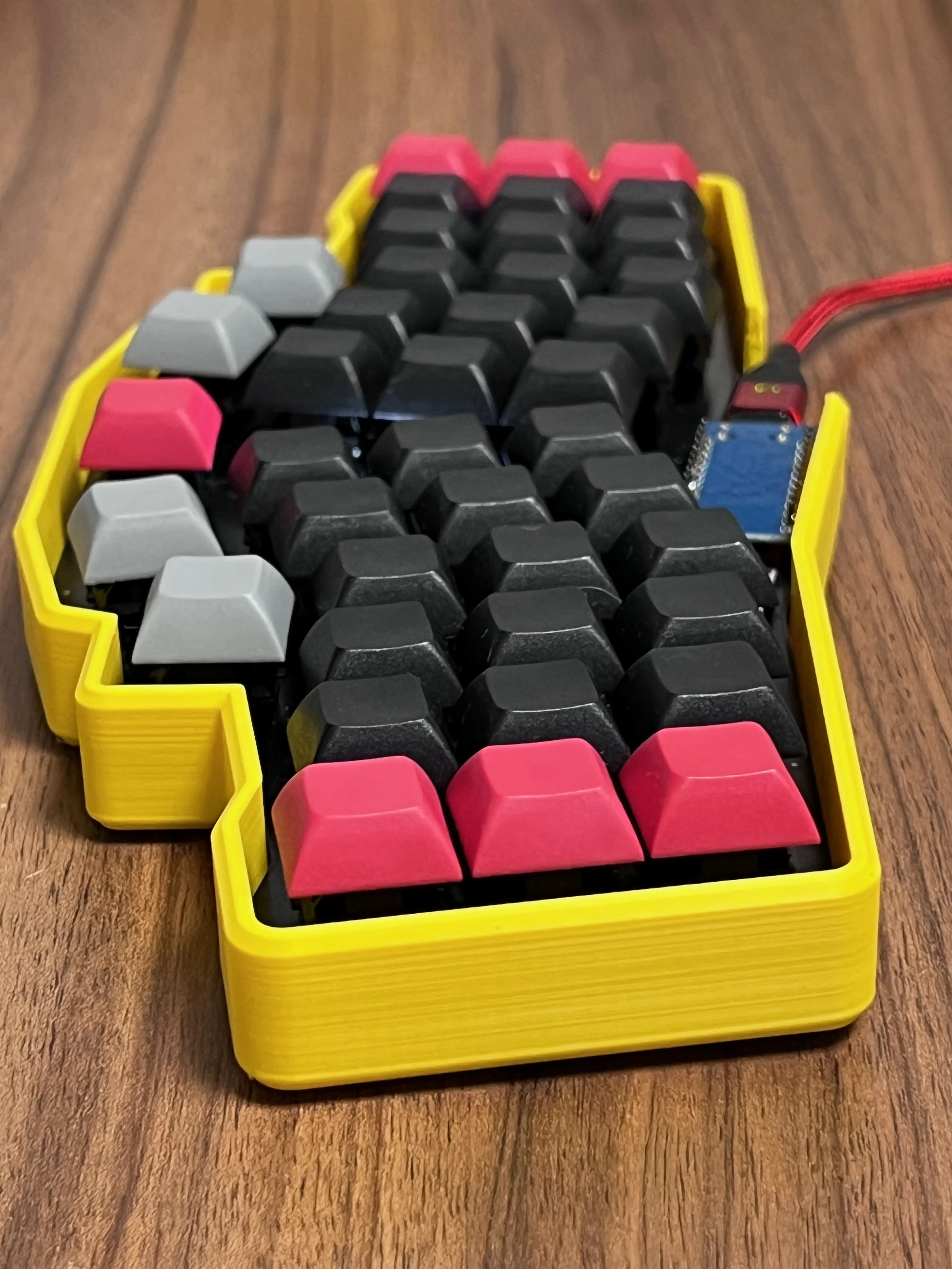 Column stagger layout on Reviung41 semi-split keyboard