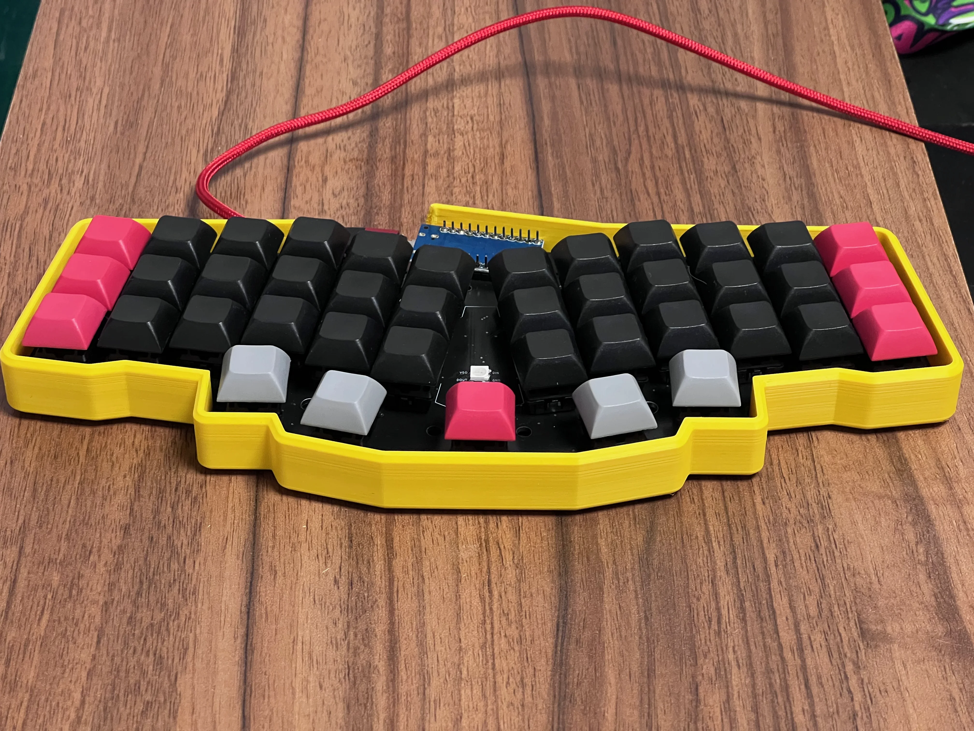 Reviung41 semi-split keyboard compact ergonomic layout